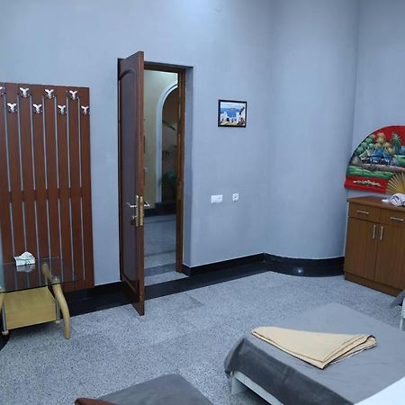 Joy Hotel Apartament 耶烈万 外观 照片