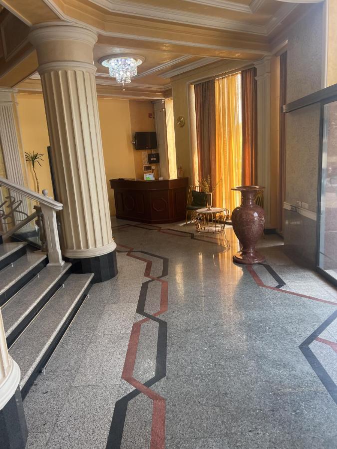 Joy Hotel Apartament 耶烈万 外观 照片