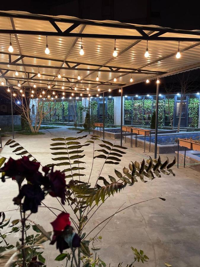 Joy Hotel Apartament 耶烈万 外观 照片