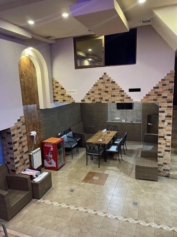 Joy Hotel Apartament 耶烈万 外观 照片