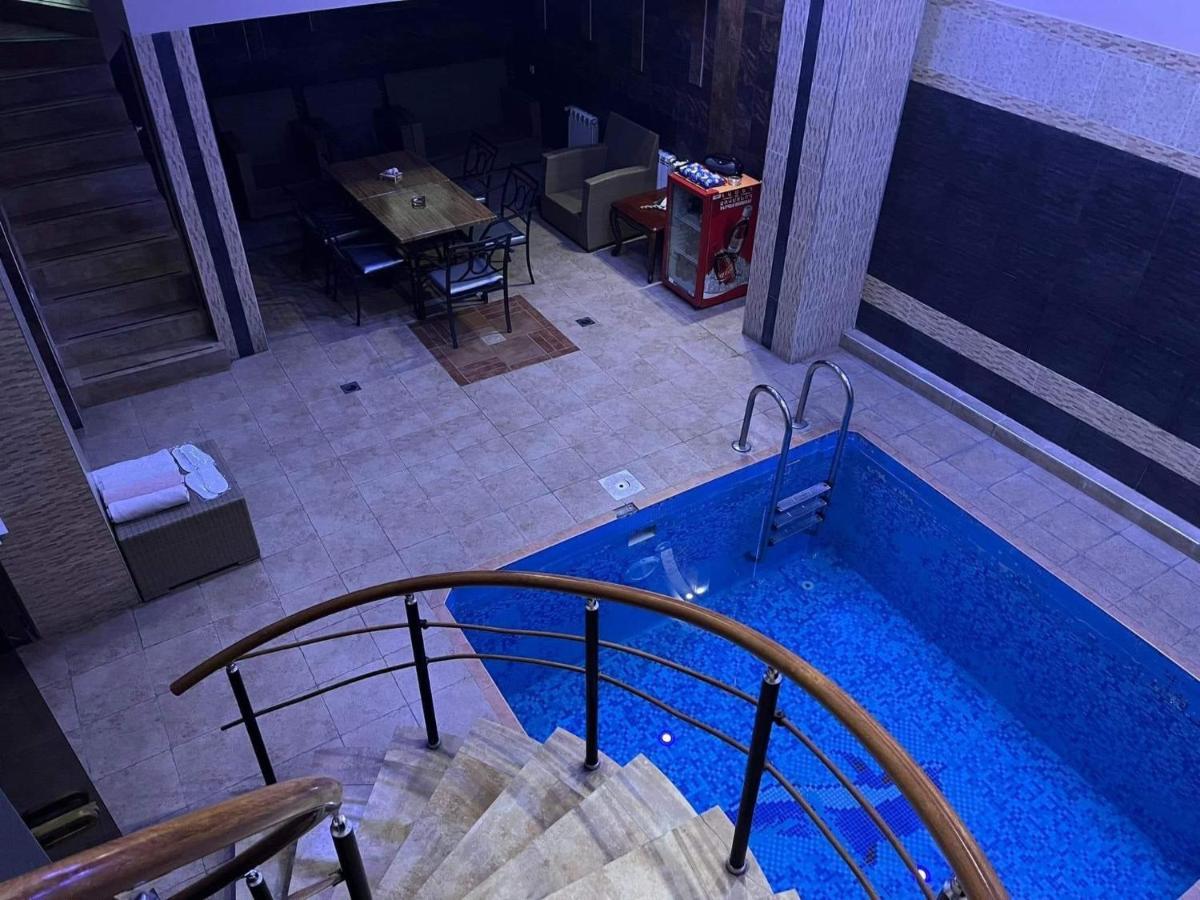 Joy Hotel Apartament 耶烈万 外观 照片