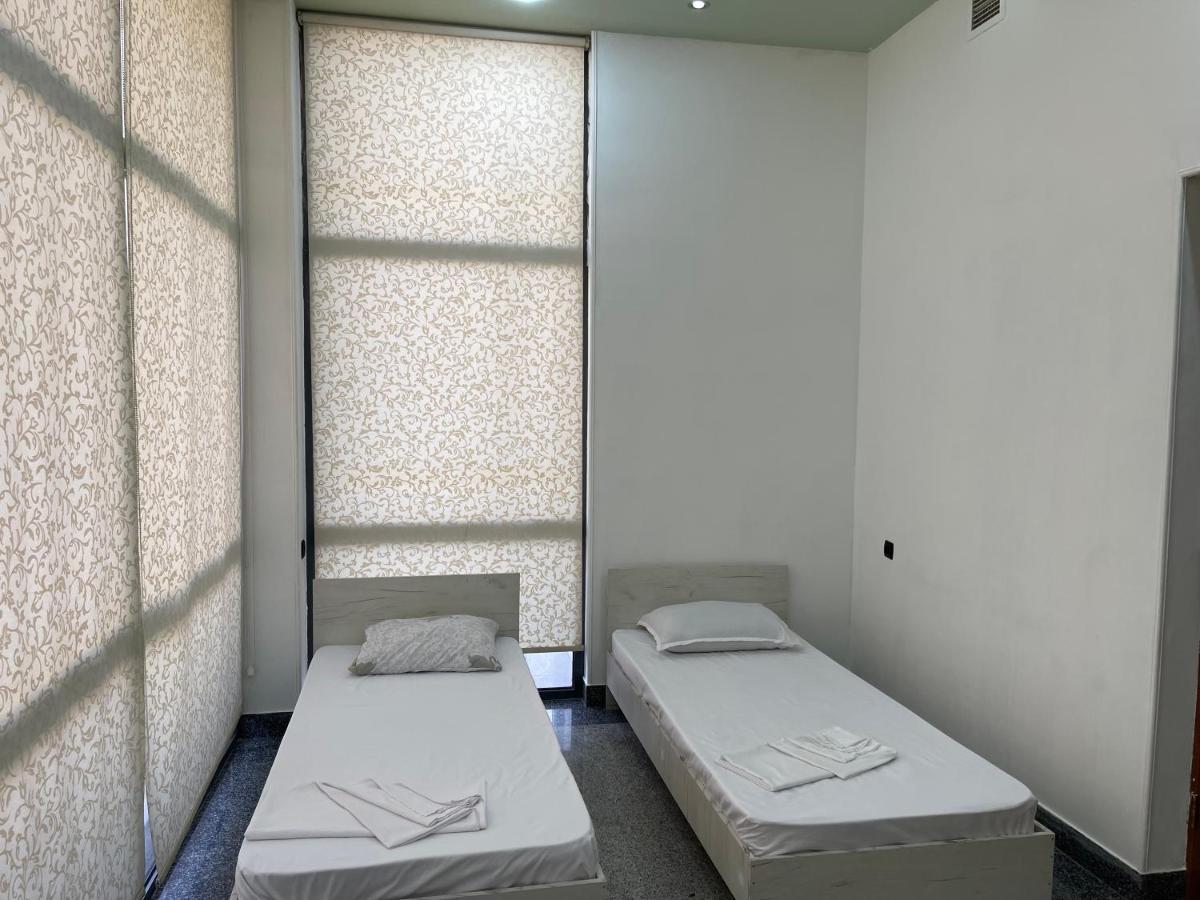 Joy Hotel Apartament 耶烈万 外观 照片