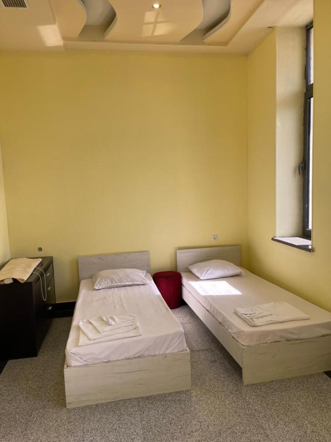 Joy Hotel Apartament 耶烈万 外观 照片