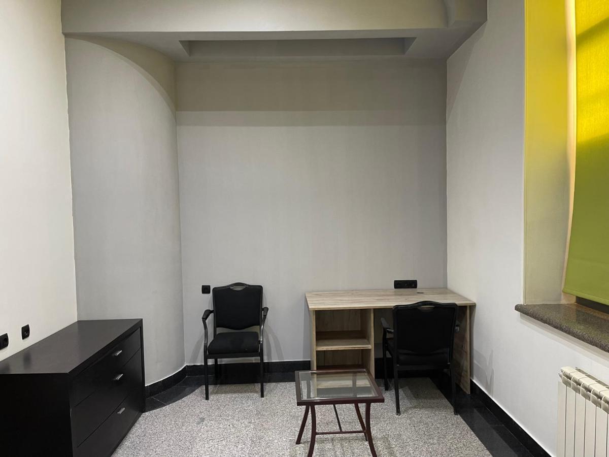 Joy Hotel Apartament 耶烈万 外观 照片