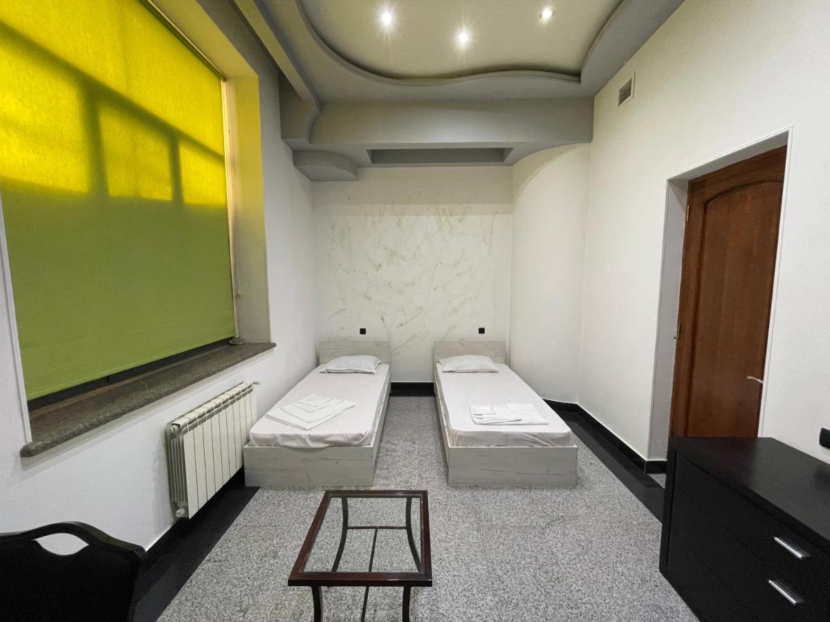 Joy Hotel Apartament 耶烈万 外观 照片