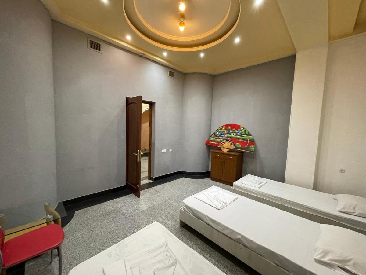 Joy Hotel Apartament 耶烈万 外观 照片