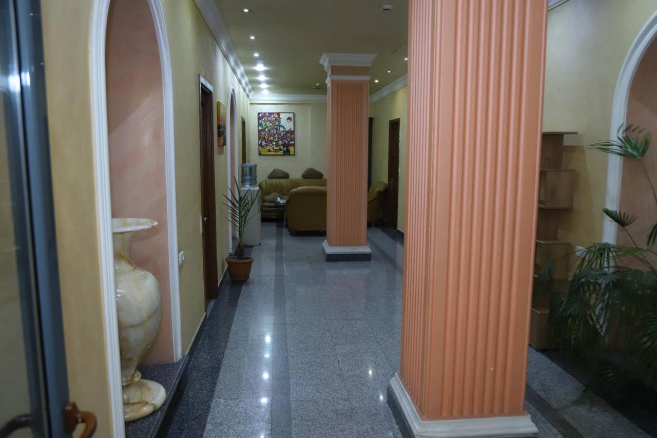 Joy Hotel Apartament 耶烈万 外观 照片
