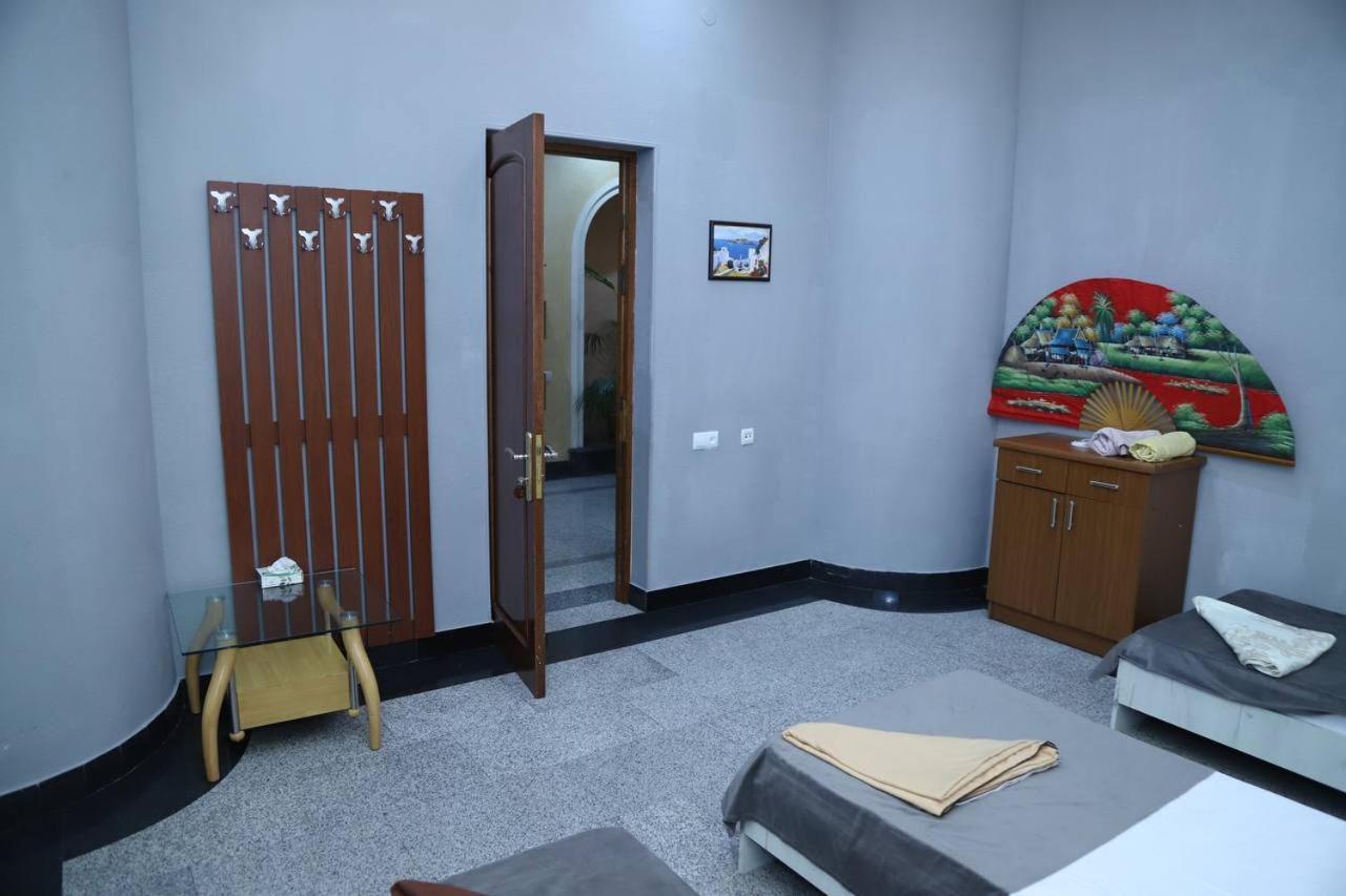 Joy Hotel Apartament 耶烈万 外观 照片