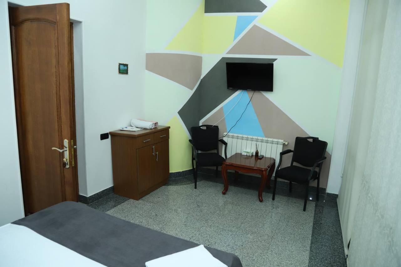 Joy Hotel Apartament 耶烈万 外观 照片