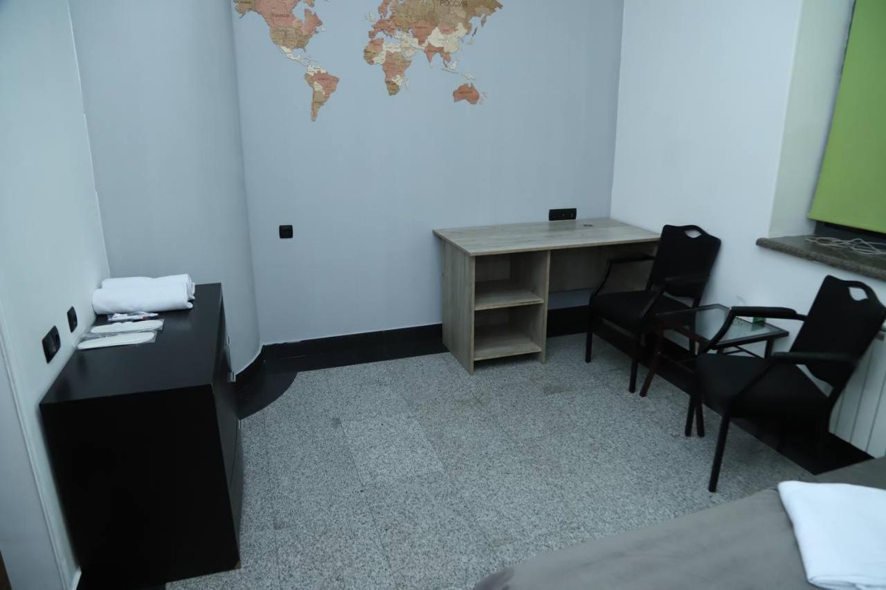 Joy Hotel Apartament 耶烈万 外观 照片